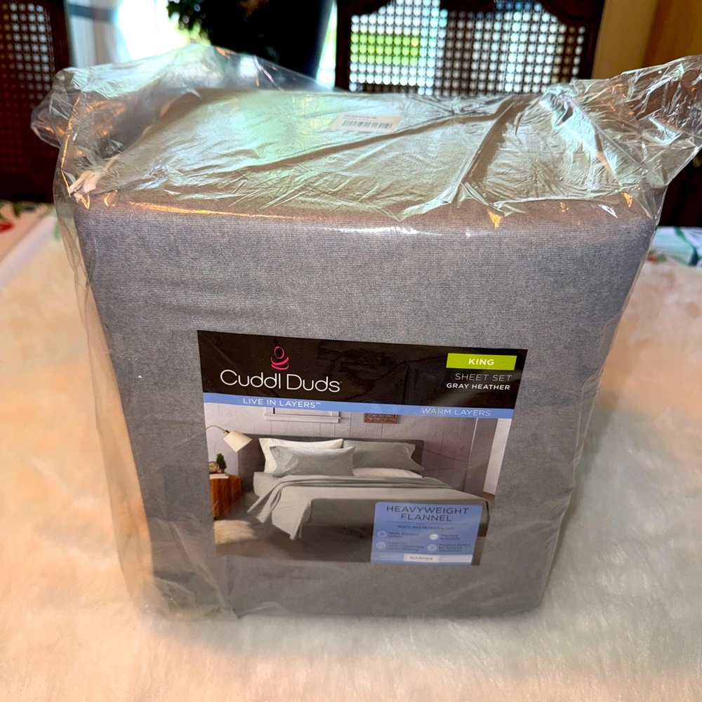 Cuddl Duds COTTON King size 4 piece Flannel sheet set
Brand new